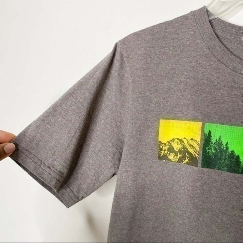 The north face men’s shirt sleeves T-shirt